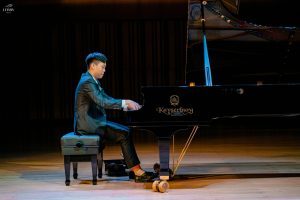 tai-sao-nen-co-tu-the-ngoi-dan-piano-chuan-1